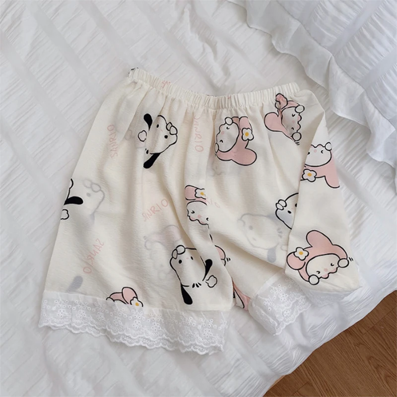 Летние милые свободные кружевные домашние шорты Sanrio с цветочным принтом и эластичным поясом
Летние милые свободные кружевные домашние шорты Sanrio с цветочным принтом и эластичным поясом