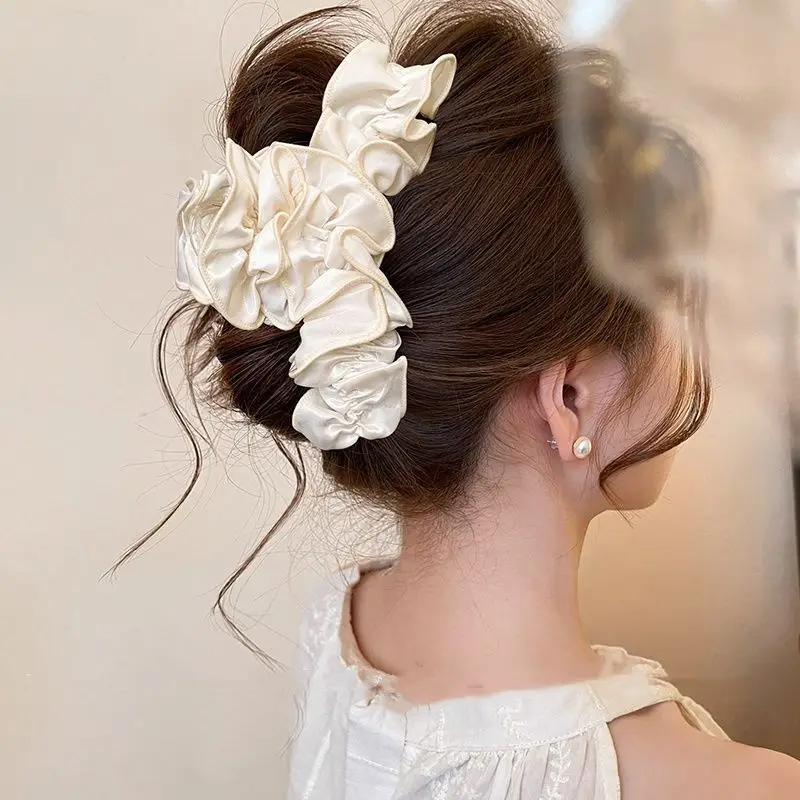 1PC Pleated Ponytail Grab Clip Fashion Hundred Hobbies Back of Head Plate Hair Shark Clip Advanced Feeling Top Clip Headdress
1PC Pleated Ponytail Grab Clip Fashion Hundred Hobbies Back of Head Plate Hair Shark Clip Advanced Feeling Top Clip Headdress