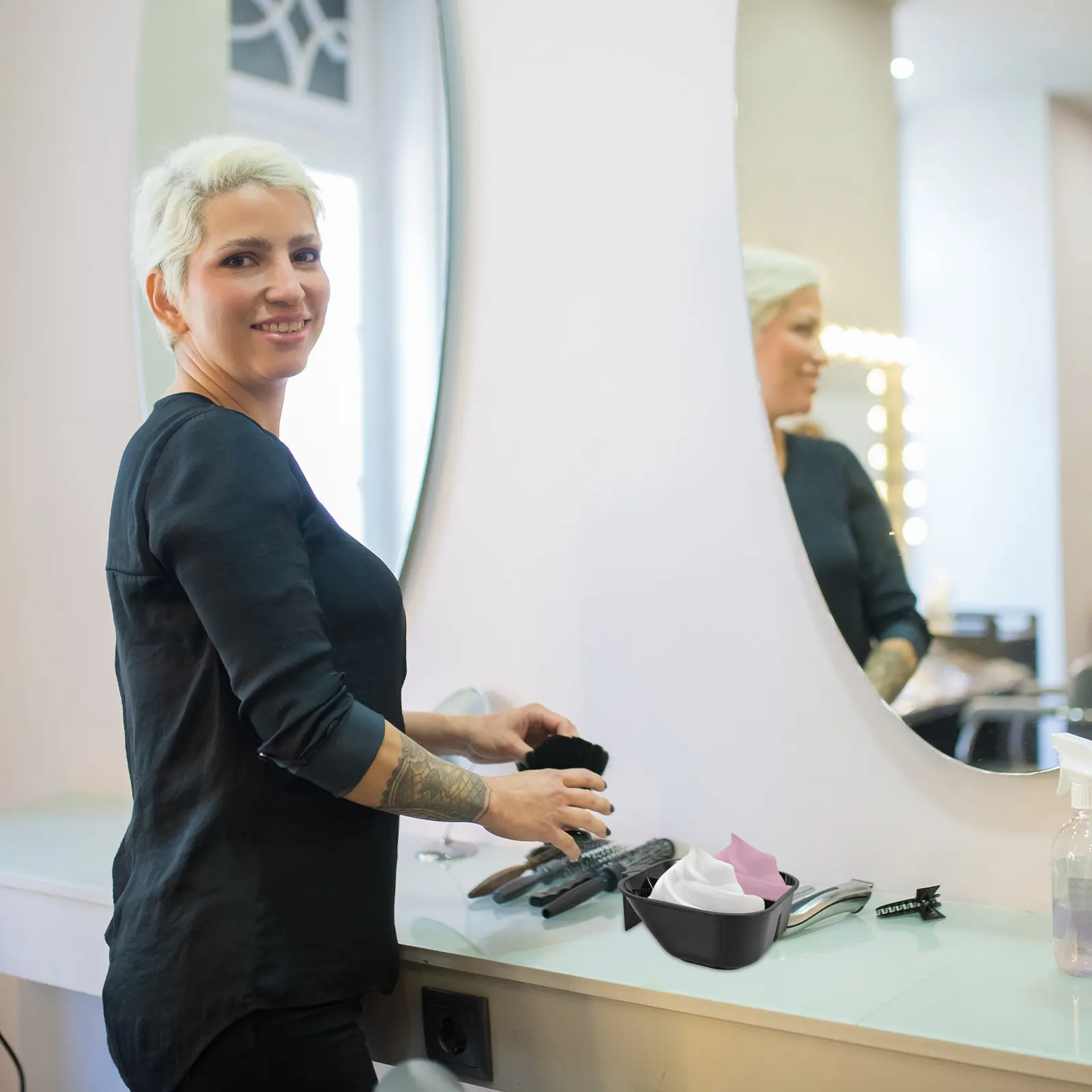 Большая пластиковая чаша для смешивания краски для волос с нескользящим основанием для салонов, парикмахерских и домашнего использования
Большая пластиковая чаша для смешивания краски для волос с нескользящим основанием для салонов, парикмахерских и домашнего использования