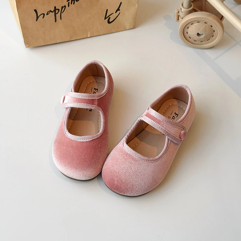 2026 New Cute Peach Pink Velvet Shoes Girls Vintage Green Velour Ballet Flats Baby Kids Spring New Soft Sole Luxury Mary Janes
2026 New Cute Peach Pink Velvet Shoes Girls Vintage Green Velour Ballet Flats Baby Kids Spring New Soft Sole Luxury Mary Janes