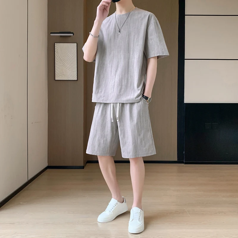 2026 model summer men's jacquard suit short-sleeved T-shirt and youth shorts men's two-piece set
2026 model summer men's jacquard suit short-sleeved T-shirt and youth shorts men's two-piece set