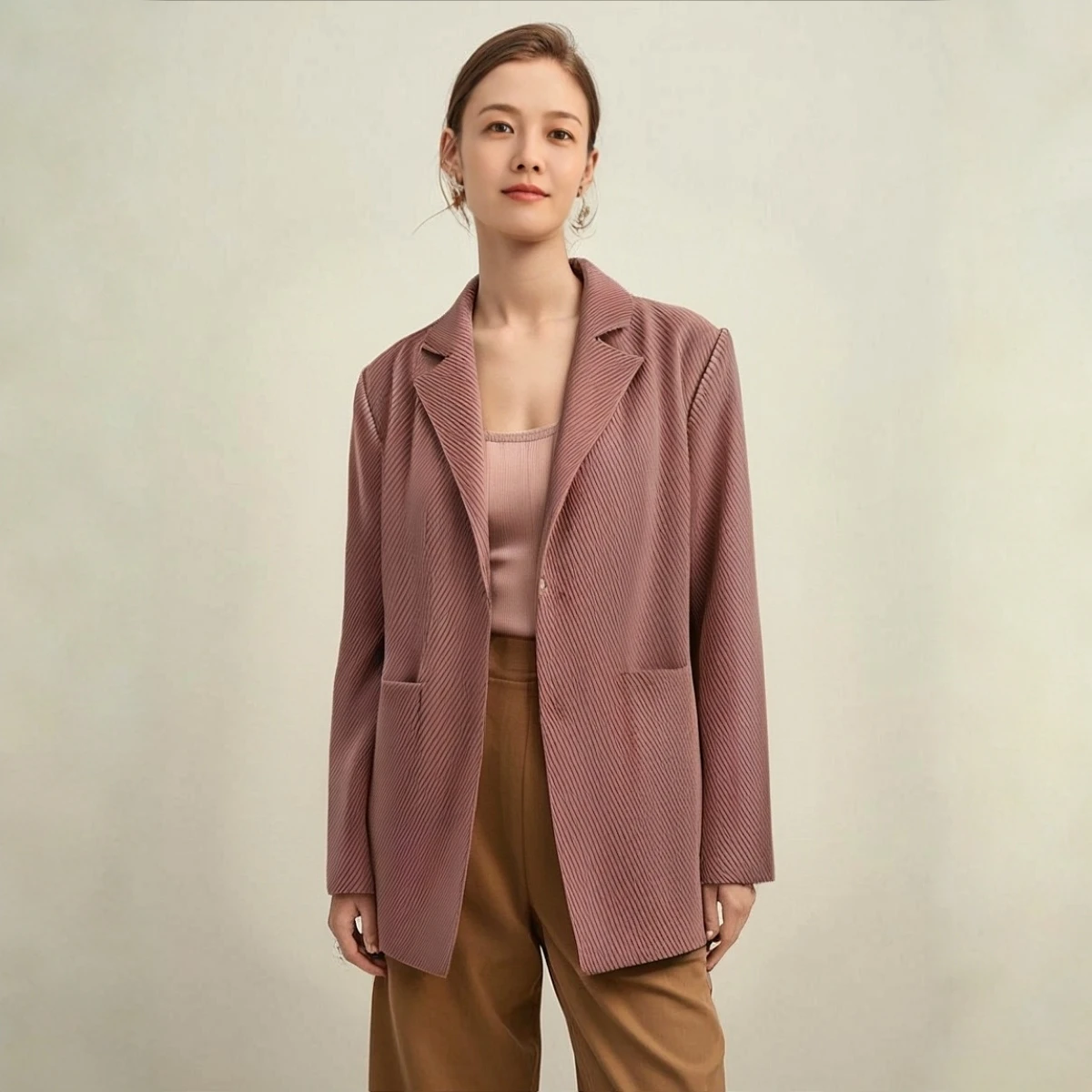 Miyake Pleated Niche Design Pleated Jacket Women's Spring and Autumn New Fish Scale Pleated Pants Temperament Small Suit Set
Miyake Pleated Niche Design Pleated Jacket Women's Spring and Autumn New Fish Scale Pleated Pants Temperament Small Suit Set