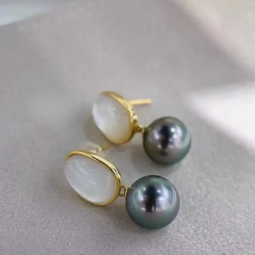 Потрясающие серьги-подвески с таитянским круглым черно-зеленым жемчугом диаметром 10-11 мм, серебро 925 пробы.
Потрясающие серьги-подвески с таитянским круглым черно-зеленым жемчугом диаметром 10-11 мм, серебро 925 пробы.