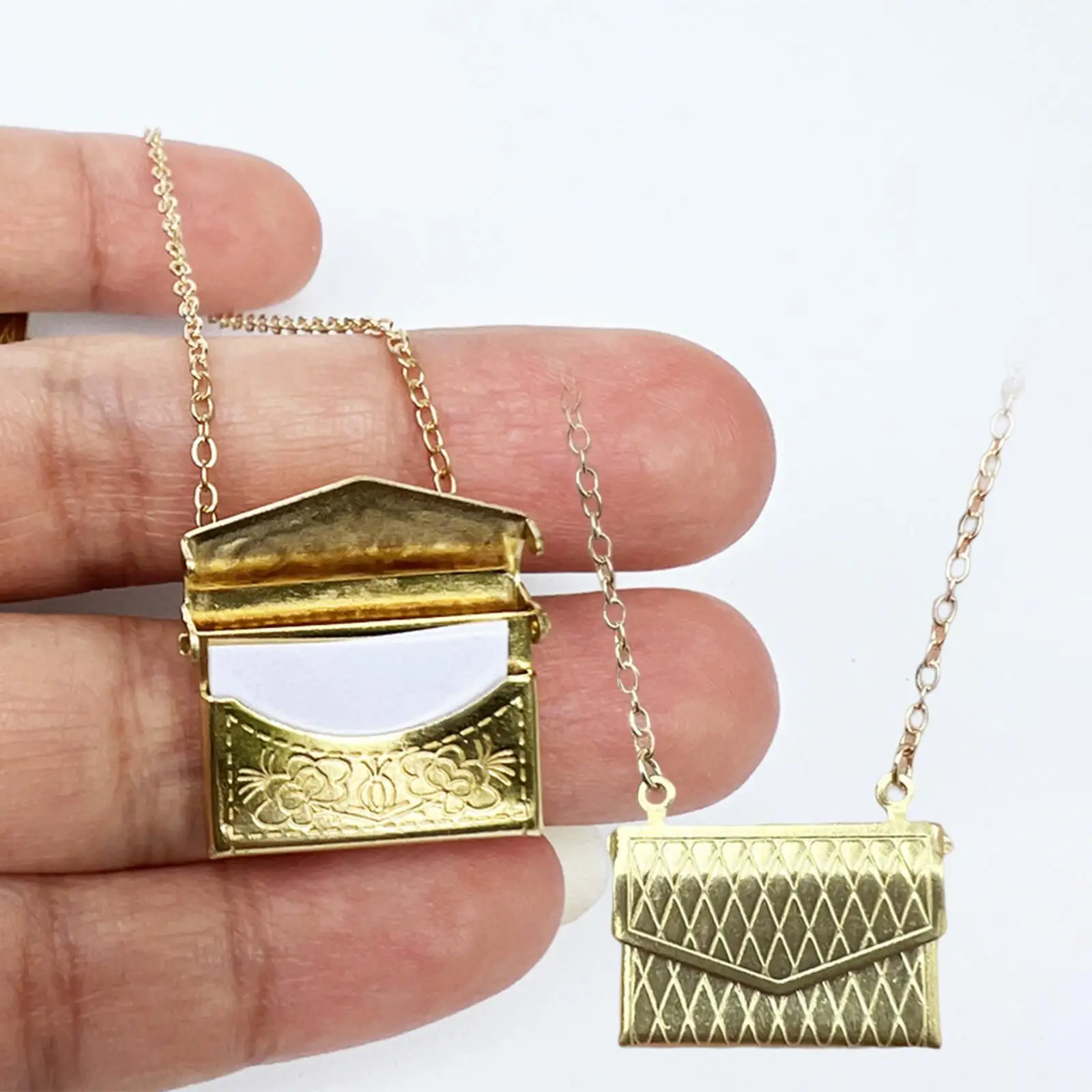 Mini Dollhouse Bags Golden Chain Pretend Play Accessory for Doll House 1 12 Scale Modern Furniture Decor
Mini Dollhouse Bags Golden Chain Pretend Play Accessory for Doll House 1 12 Scale Modern Furniture Decor