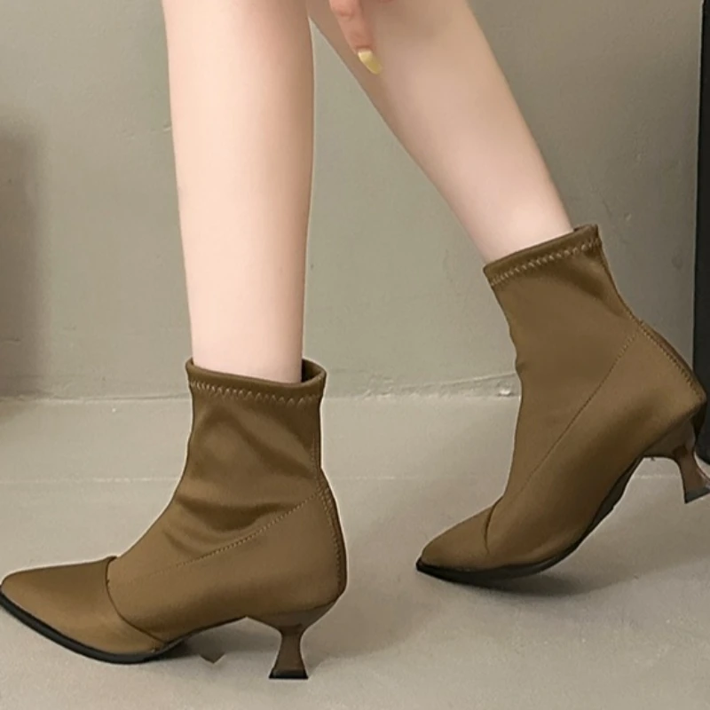 New Spring and Autumn Women's Pointed Closed Toe Solid Color Vintage Boots Women Fashionable Comfortable Thin High Heel Boot
New Spring and Autumn Women's Pointed Closed Toe Solid Color Vintage Boots Women Fashionable Comfortable Thin High Heel Boot