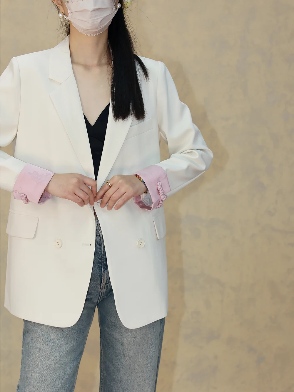 Новый китайский свободный женский костюм: повседневный жакет с цветными вставками, на пуговицах, с длинными рукавами, модный и универсальный.
Новый китайский свободный женский костюм: повседневный жакет с цветными вставками, на пуговицах, с длинными рукавами, модный и универсальный.