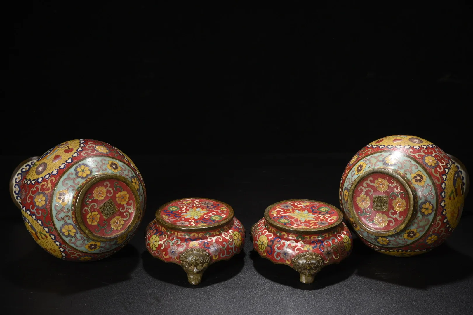 13"Tibetan Temple Collection Old Bronze Cloisonne Flower Arrangement Pattern Vase Three foot seat Bottle Amass wealth Ornaments
13"Tibetan Temple Collection Old Bronze Cloisonne Flower Arrangement Pattern Vase Three foot seat Bottle Amass wealth Ornaments