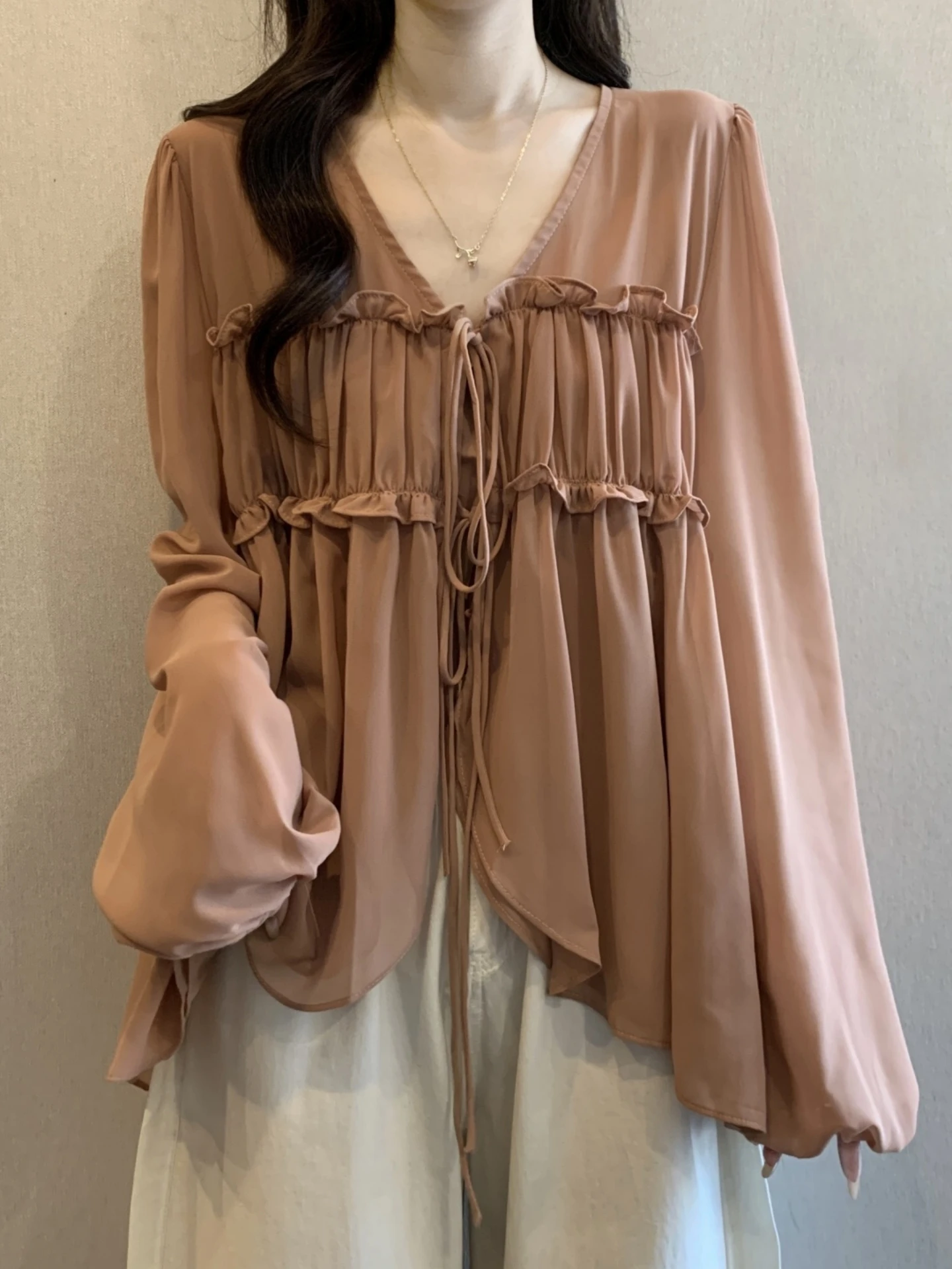 Slimming V-Neck Long Sleeve Chiffon Shirt Women's Summer plus Size Belly Covering Anti-Uv Design Belted Korean Style Office Wear
Slimming V-Neck Long Sleeve Chiffon Shirt Women's Summer plus Size Belly Covering Anti-Uv Design Belted Korean Style Office Wear