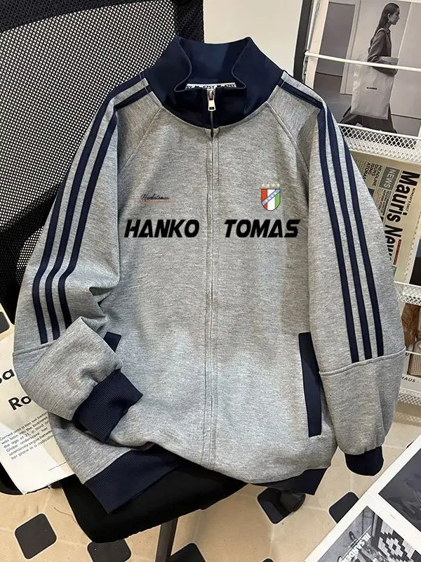 Большие размеры 300 Pou, американская футболка с двойной молнией, толстовка с капюшоном для женщин, толстый мм, осень-зима, свободный воротник, цветная бровая верхняя одежда
Большие размеры 300 Pou, американская футболка с двойной молнией, толстовка с капюшоном для женщин, толстый мм, осень-зима, свободный воротник, цветная бровая верхняя одежда