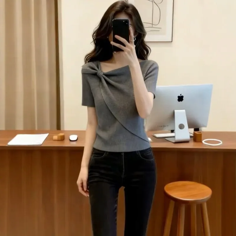 Large Size Stylish Diagonal Neck Twist Short Sleeve Knitted Top Women's Summer 2026 New Slim Belly Cover Beautiful Top
Large Size Stylish Diagonal Neck Twist Short Sleeve Knitted Top Women's Summer 2026 New Slim Belly Cover Beautiful Top