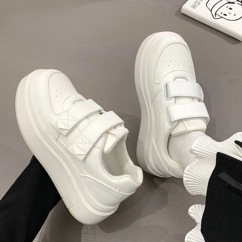 White Chunky Sneakers 2025 Spring Autumn Collection Magic Stick Fastening Design Trendy Unisex Footwear for Gym Streetwear
White Chunky Sneakers 2025 Spring Autumn Collection Magic Stick Fastening Design Trendy Unisex Footwear for Gym Streetwear