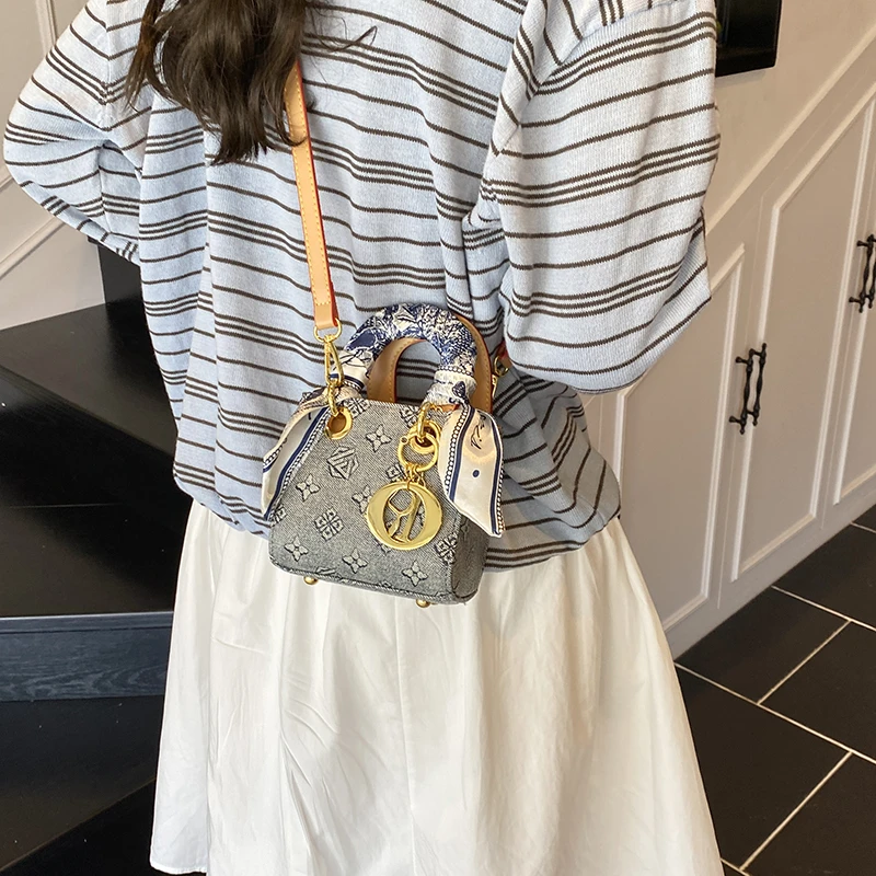 Glamorous Compact Female Bag Handbag Elegant Evening Purse Petite Shoulder Bag For Special Occasions
Glamorous Compact Female Bag Handbag Elegant Evening Purse Petite Shoulder Bag For Special Occasions