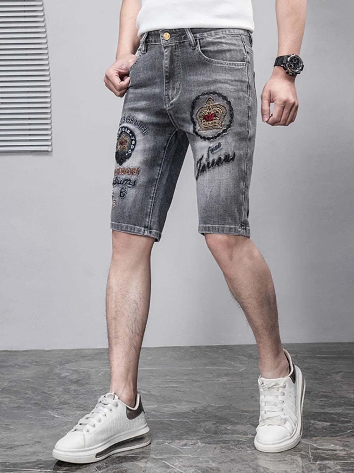 Summer Thin Cotton Stretchy Men's Denim orts Five kets Straight Leg Fit Crown Embroidery Casual Trendy mid Waist Jeans
Summer Thin Cotton Stretchy Men's Denim orts Five kets Straight Leg Fit Crown Embroidery Casual Trendy mid Waist Jeans
