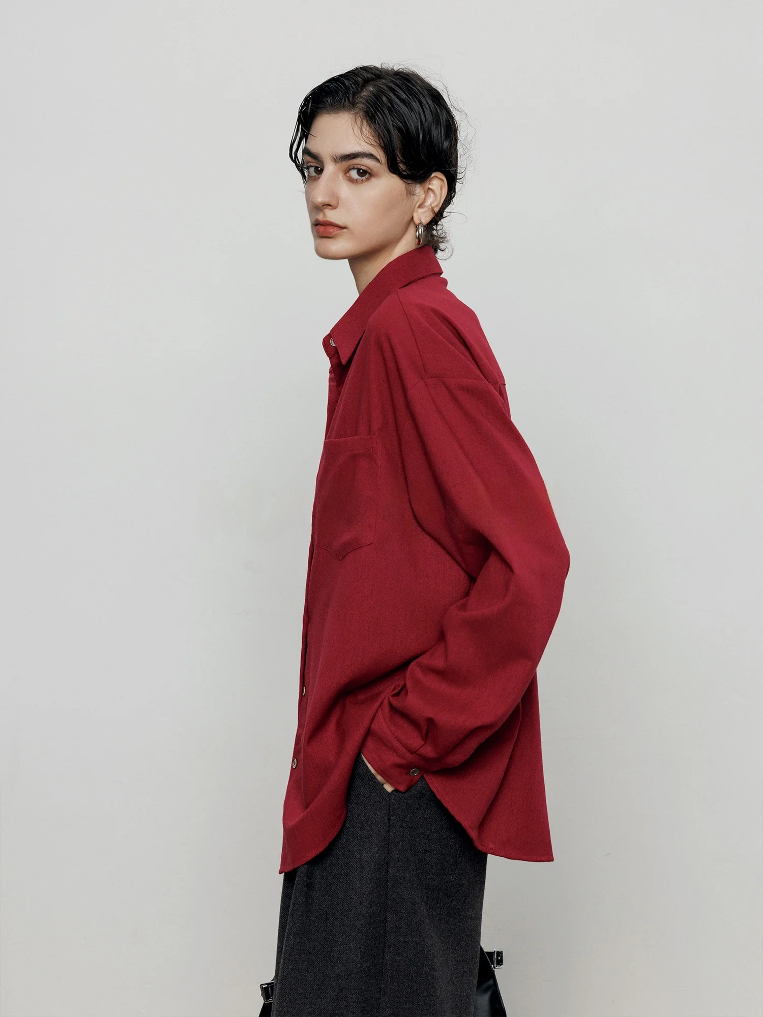 Красная женская рубашка с длинным рукавом MAIER Premium: приталенная, для офиса, из смесового хлопка, с отложным воротником, классический крой, осенняя новинка.
Красная женская рубашка с длинным рукавом MAIER Premium: приталенная, для офиса, из смесового хлопка, с отложным воротником, классический крой, осенняя новинка.