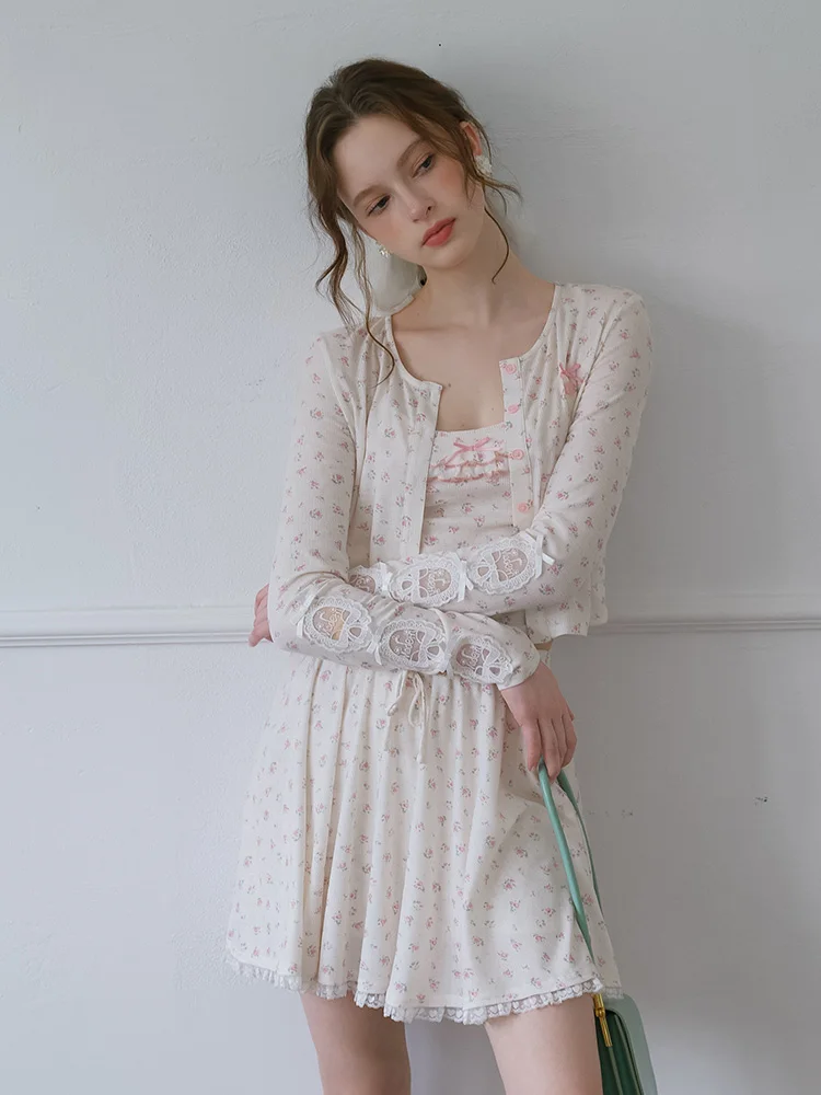 Pure Desire Floral Set Long Sleeve Lace Hollow out Cardigan Overlap Wear Tank Top Skirt Three Piece Set Women's Fashion
Pure Desire Floral Set Long Sleeve Lace Hollow out Cardigan Overlap Wear Tank Top Skirt Three Piece Set Women's Fashion