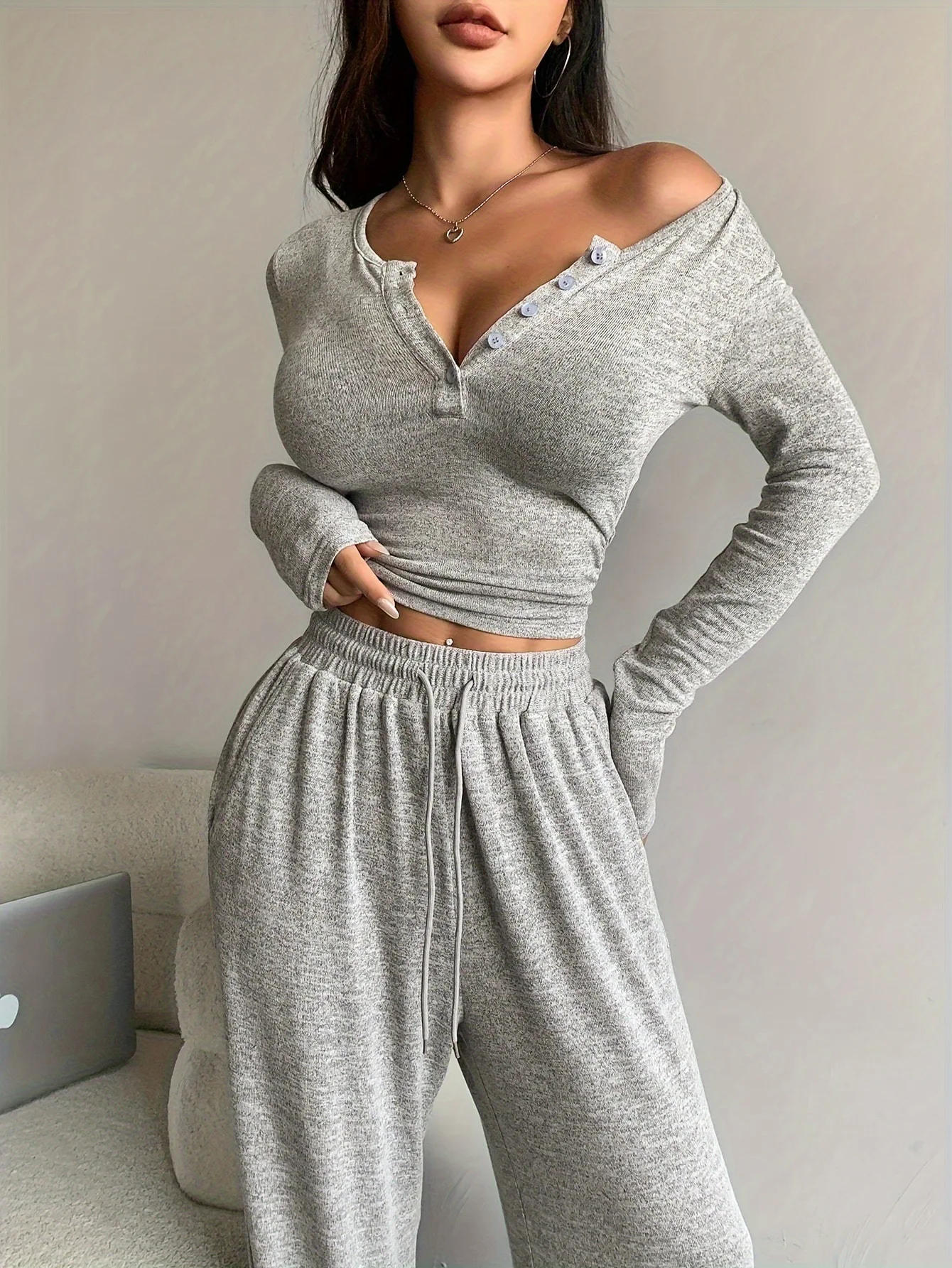 Women Slim V-neck Long Sleeve Sweatshirt Sexy Button Pullover Pants Set Drawstring Wide Leg Trousers 2025 Spring New Lady Outfit
Women Slim V-neck Long Sleeve Sweatshirt Sexy Button Pullover Pants Set Drawstring Wide Leg Trousers 2025 Spring New Lady Outfit