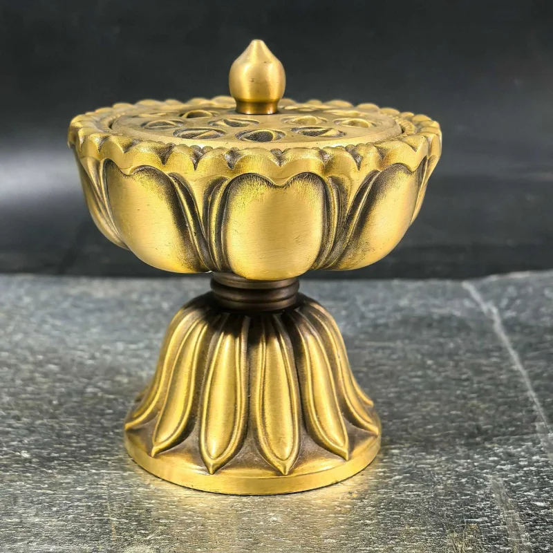 Lotus lamp burner made of pure brass with an antique finish, suitable for sandalwood and agarwood incense, a creative ho
Lotus lamp burner made of pure brass with an antique finish, suitable for sandalwood and agarwood incense, a creative ho