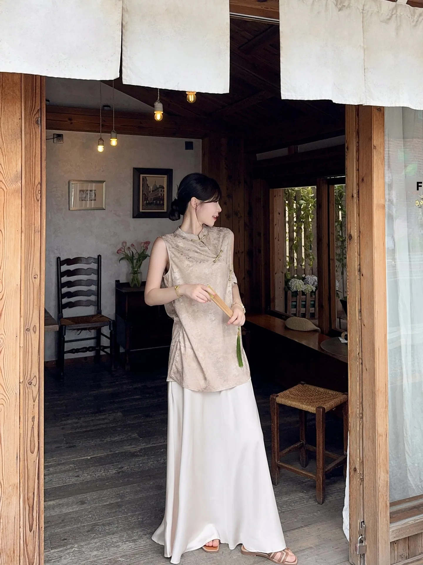 Chuqing Independent New Chinese Style Sleeveless Vest Top Loose Feel Set High Waist A-Line Skirt Mid-Length Summer Fashion
Chuqing Independent New Chinese Style Sleeveless Vest Top Loose Feel Set High Waist A-Line Skirt Mid-Length Summer Fashion