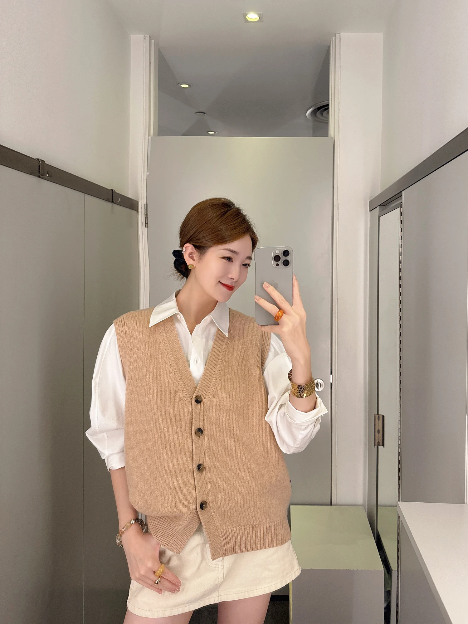 Женский модный тонкий вязаный жилет-кардиган CS2025 из шерстяной смеси с V-образным вырезом, универсальный, свободного кроя, для повседневной носки, осенняя коллекция
Женский модный тонкий вязаный жилет-кардиган CS2025 из шерстяной смеси с V-образным вырезом, универсальный, свободного кроя, для повседневной носки, осенняя коллекция