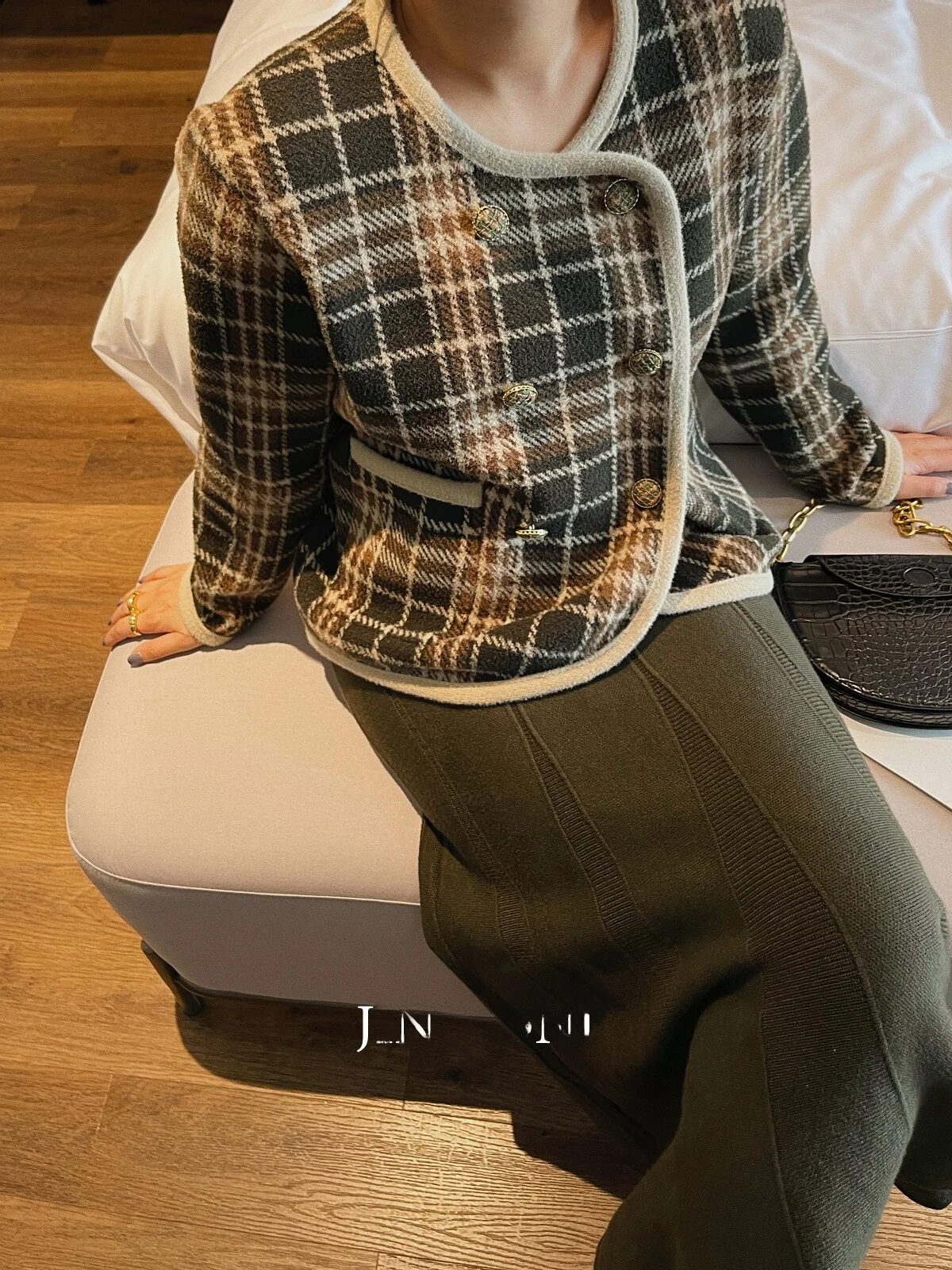 Trendy Retro Plaid Double-Breasted Loose Women's Knitted Sweater Cardigan Autumn Winter New Style Korean Version Fashionable Top
Trendy Retro Plaid Double-Breasted Loose Women's Knitted Sweater Cardigan Autumn Winter New Style Korean Version Fashionable Top