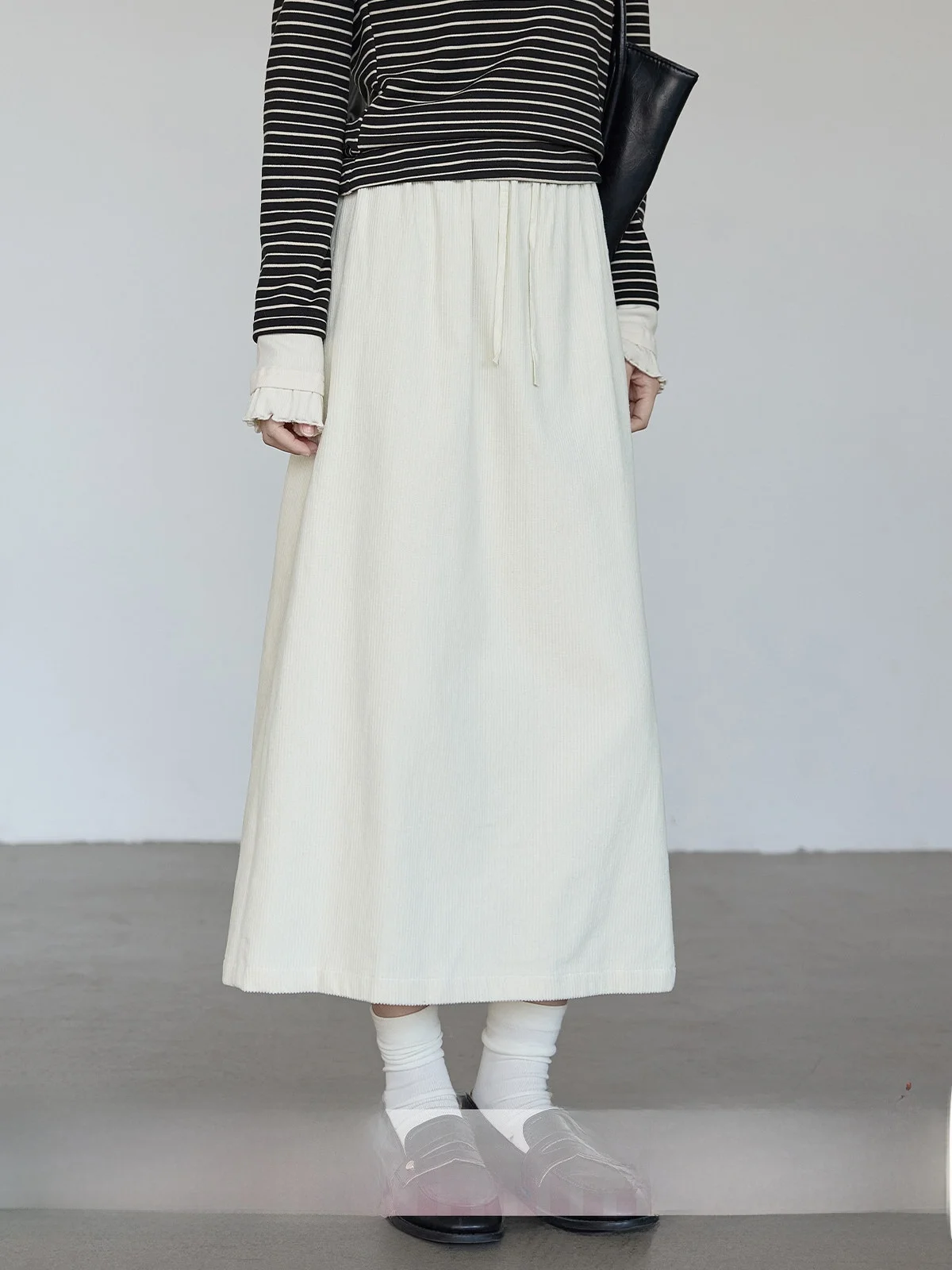 HuiXi Corduroy Halter Neck Skirt Women's Casual High Waist Belted A-Line Skirt Spring 2026 Fashion Ladies' Skirts
HuiXi Corduroy Halter Neck Skirt Women's Casual High Waist Belted A-Line Skirt Spring 2026 Fashion Ladies' Skirts