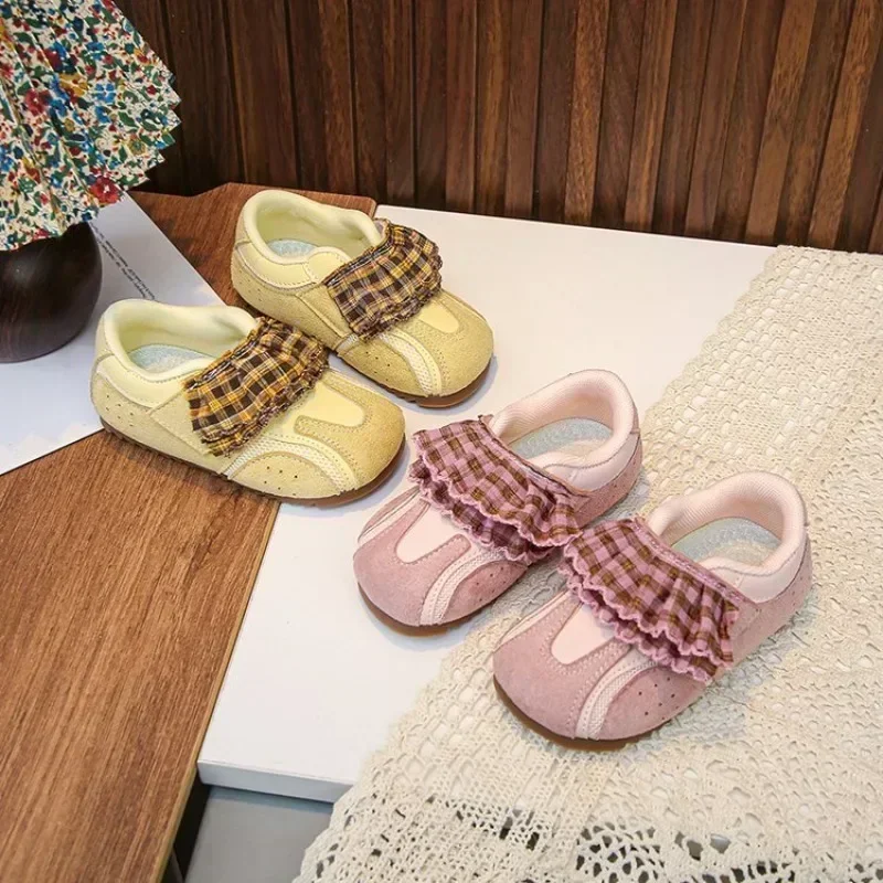 Little Girls Retro Sneakers Plaid Ruffle Hook and Loop Strap Soft Sole Kids Casual Walking Trainers Cute Daily Princess Footwear
Little Girls Retro Sneakers Plaid Ruffle Hook and Loop Strap Soft Sole Kids Casual Walking Trainers Cute Daily Princess Footwear