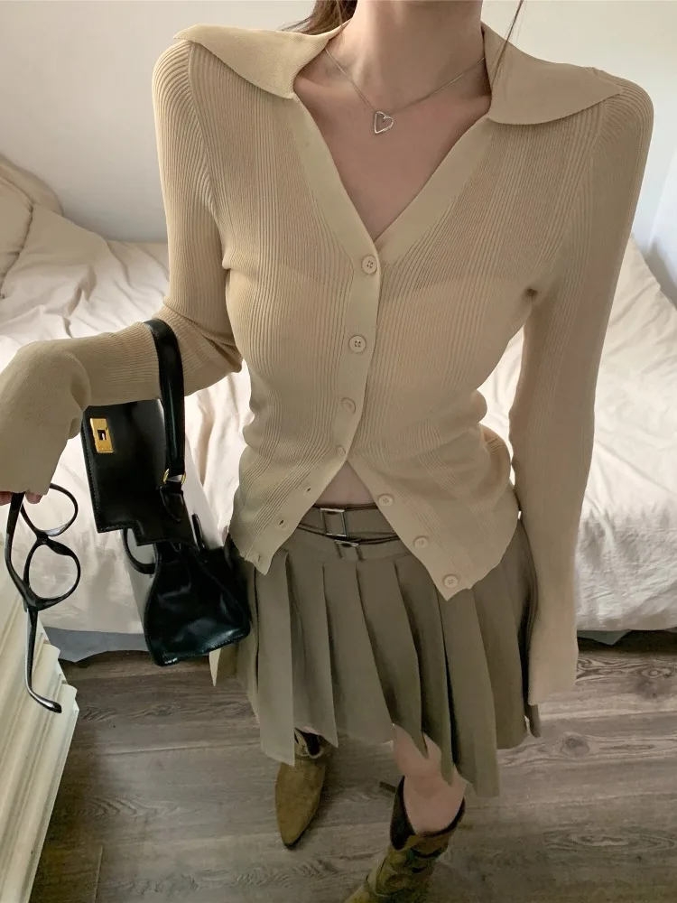 Korean Style Simple Pure Desire Women's Knitted Sweater Lightweight Long Sleeve V-Neck Top Breathable Loose Fit Autumn Wear
Korean Style Simple Pure Desire Women's Knitted Sweater Lightweight Long Sleeve V-Neck Top Breathable Loose Fit Autumn Wear