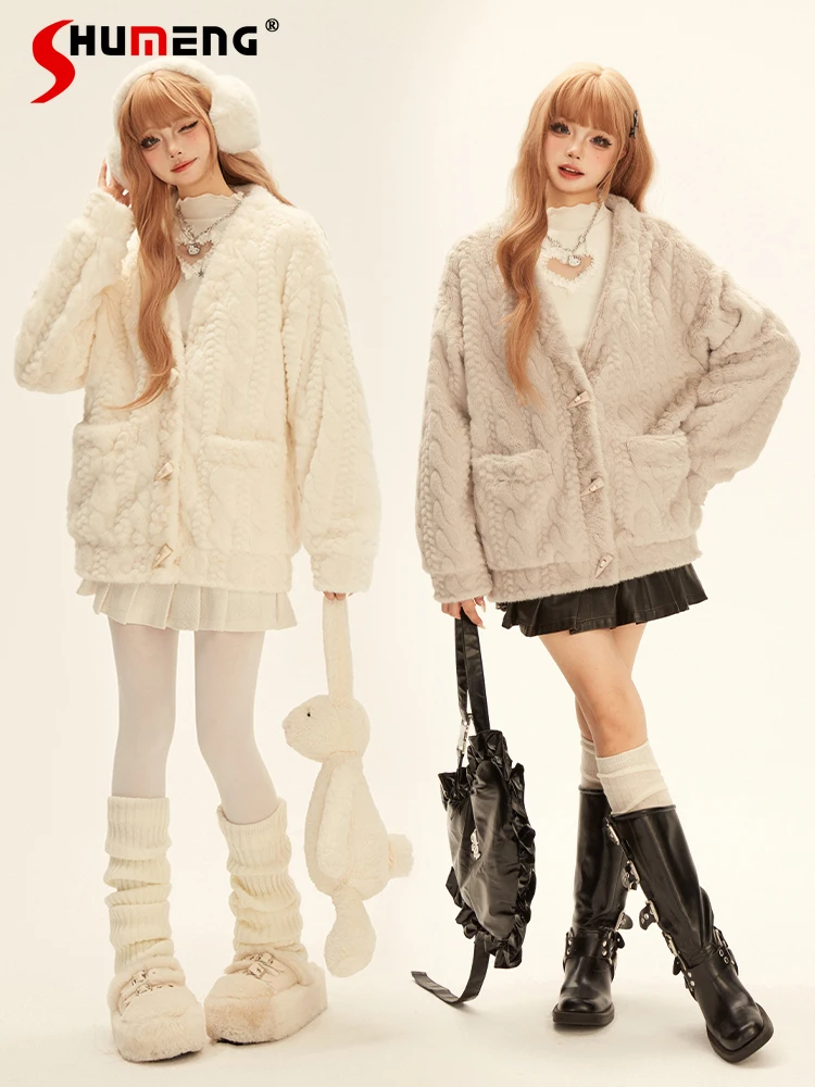 Japanese Sweet Cute Y2K Knitted Jacket Top V-neck Horn Buckle Single-breasted Loose Thick Plush Sweaters Cardigans Women Winter
Japanese Sweet Cute Y2K Knitted Jacket Top V-neck Horn Buckle Single-breasted Loose Thick Plush Sweaters Cardigans Women Winter