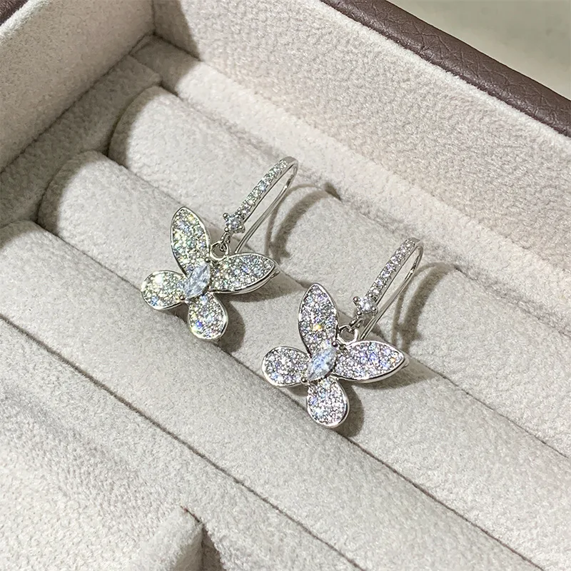 Mozambique Classic Fashion Butterfly Earrings Exquisite and Elegant Ear Buckle Earrings Women's Anniversary
Mozambique Classic Fashion Butterfly Earrings Exquisite and Elegant Ear Buckle Earrings Women's Anniversary