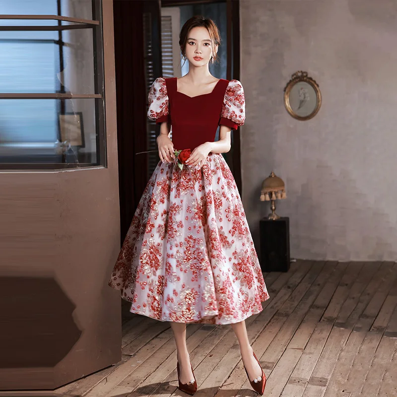 New Arrival Short Sleeves Burgundy V-Neck Appliques Tea-Length A-Line Lace Up Satin Sequins Formal Dress Dress Woman Party A2826
New Arrival Short Sleeves Burgundy V-Neck Appliques Tea-Length A-Line Lace Up Satin Sequins Formal Dress Dress Woman Party A2826