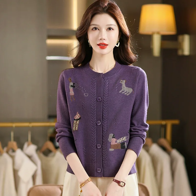 Осенне-зимний вязаный кардиган для мамы на День благодарения для женщин среднего и пожилого возраста, свободный свитер с вышивкой
Осенне-зимний вязаный кардиган для мамы на День благодарения для женщин среднего и пожилого возраста, свободный свитер с вышивкой