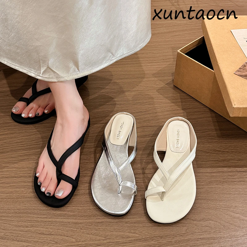 Summer Fashion Flip Flops for Women Beach Vacation Metal Ring Decor Slide Shoes Casual Comfortable Low Heel Clip Toe Slippers
Summer Fashion Flip Flops for Women Beach Vacation Metal Ring Decor Slide Shoes Casual Comfortable Low Heel Clip Toe Slippers