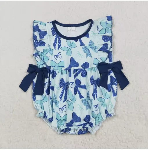 Летняя оптовая продажа с бантом, бутик в западном стиле, детские комбинезоны с рюшами для новорожденных девочек, горячие синие комбинезоны с развевающимися рукавами и бантами
Летняя оптовая продажа с бантом, бутик в западном стиле, детские комбинезоны с рюшами для новорожденных девочек, горячие синие комбинезоны с развевающимися рукавами и бантами
