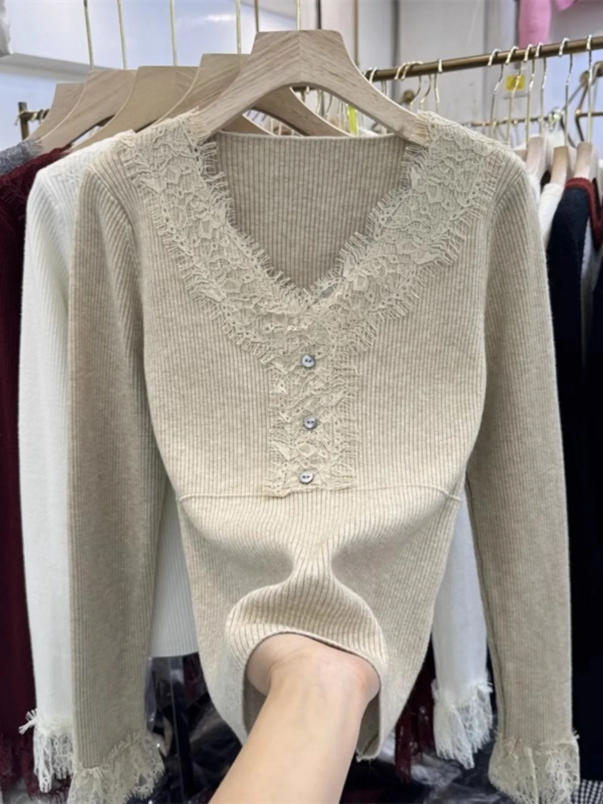Облегающий вязаный свитер V-Ne, женский кружевной лоскутный модный топ для внутренней одежды, корейский длинный свек обычной длины
Облегающий вязаный свитер V-Ne, женский кружевной лоскутный модный топ для внутренней одежды, корейский длинный свек обычной длины
