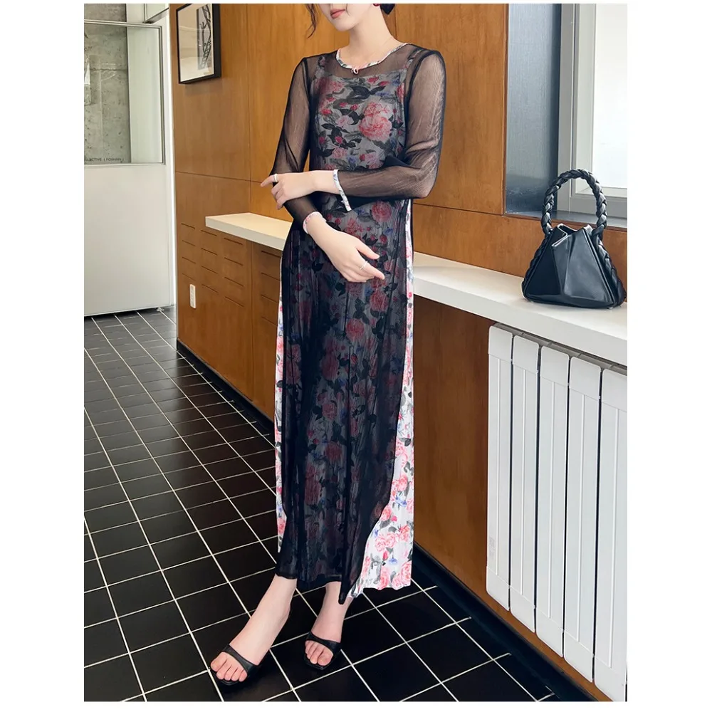 Miyake Pleated Suspender Two-piece Dress 2025 Summer High-end Pleated Temperament Mesh Halter Dresses Women's Summer Dress
Miyake Pleated Suspender Two-piece Dress 2025 Summer High-end Pleated Temperament Mesh Halter Dresses Women's Summer Dress