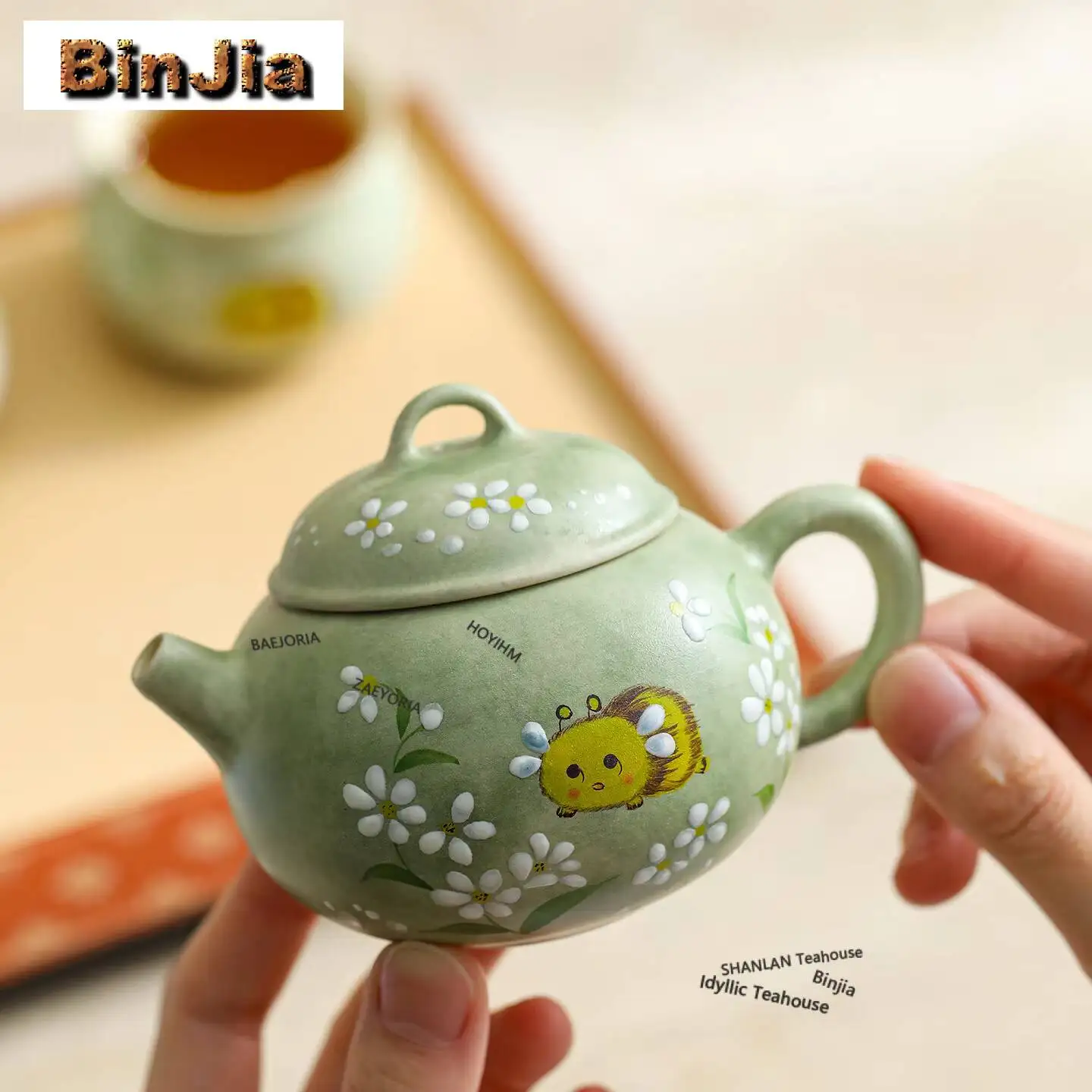150ml Hand-painted Daisy Bee Teapot Traditional Tea Infuser Pot Tea Soaking Kettle With Ball Hole White Tea Teaware Ornaments
150ml Hand-painted Daisy Bee Teapot Traditional Tea Infuser Pot Tea Soaking Kettle With Ball Hole White Tea Teaware Ornaments