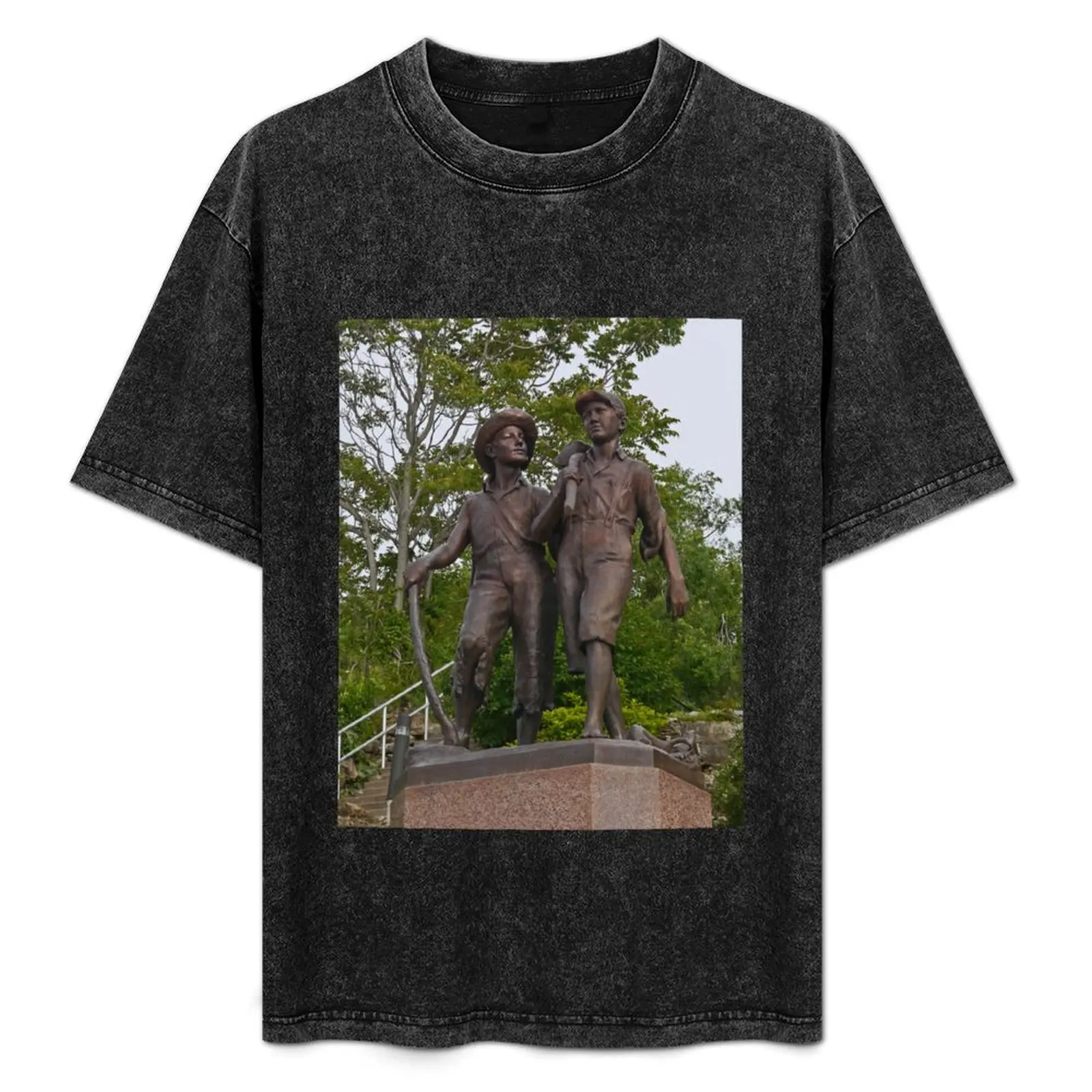 Tom Sawyer and Huckleberry Finn, Hannibal, Missouri, USA T-Shirt Large Size Basic Casual T-Shirt
Tom Sawyer and Huckleberry Finn, Hannibal, Missouri, USA T-Shirt Large Size Basic Casual T-Shirt