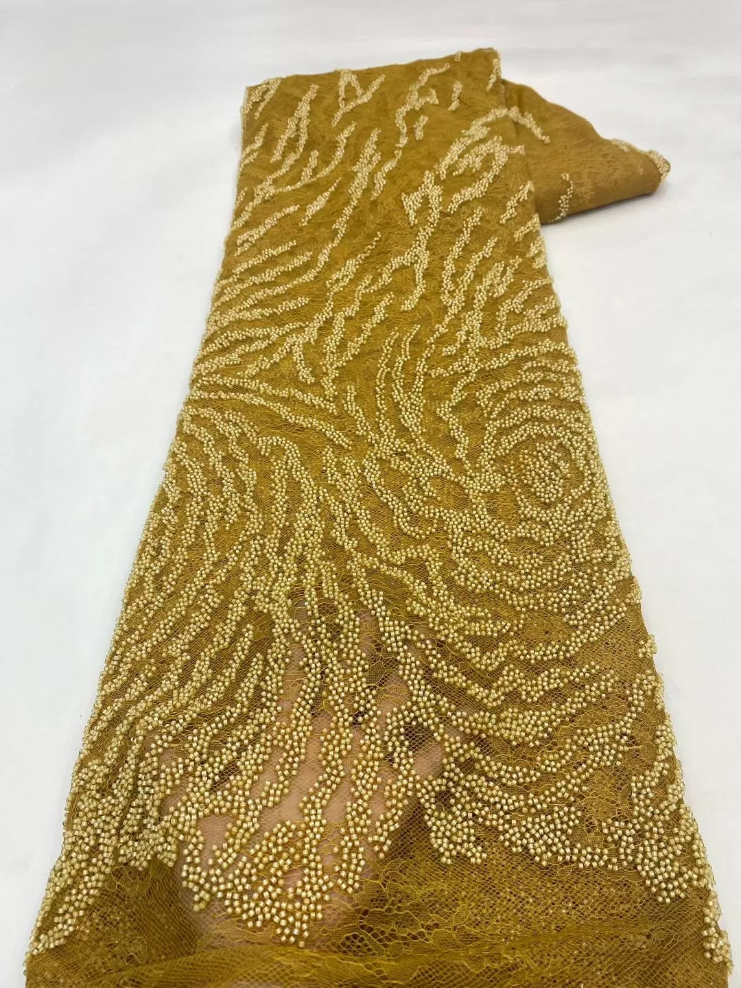 Gold Luxurious African Groom Sequins Lace Fabric High Quality 2025 Heavy Beads Embroidery French Tulle Lace For Wedding Dresses
Gold Luxurious African Groom Sequins Lace Fabric High Quality 2025 Heavy Beads Embroidery French Tulle Lace For Wedding Dresses