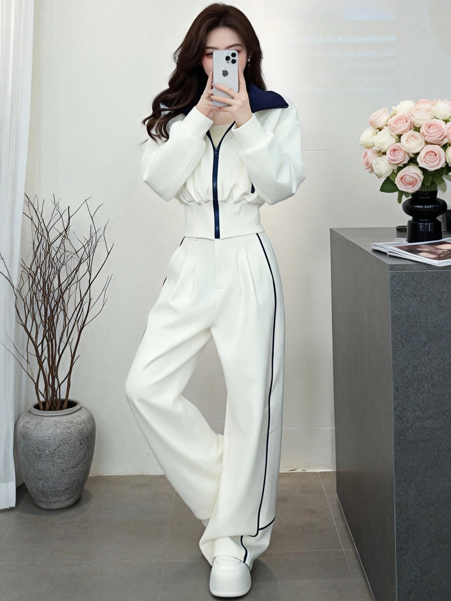 Spring Autumn 2026 New Fashion Color Block Stand Collar Zipper Jacket Women's Anti Aging Straight Leg Pants Two Piece Set
Spring Autumn 2026 New Fashion Color Block Stand Collar Zipper Jacket Women's Anti Aging Straight Leg Pants Two Piece Set