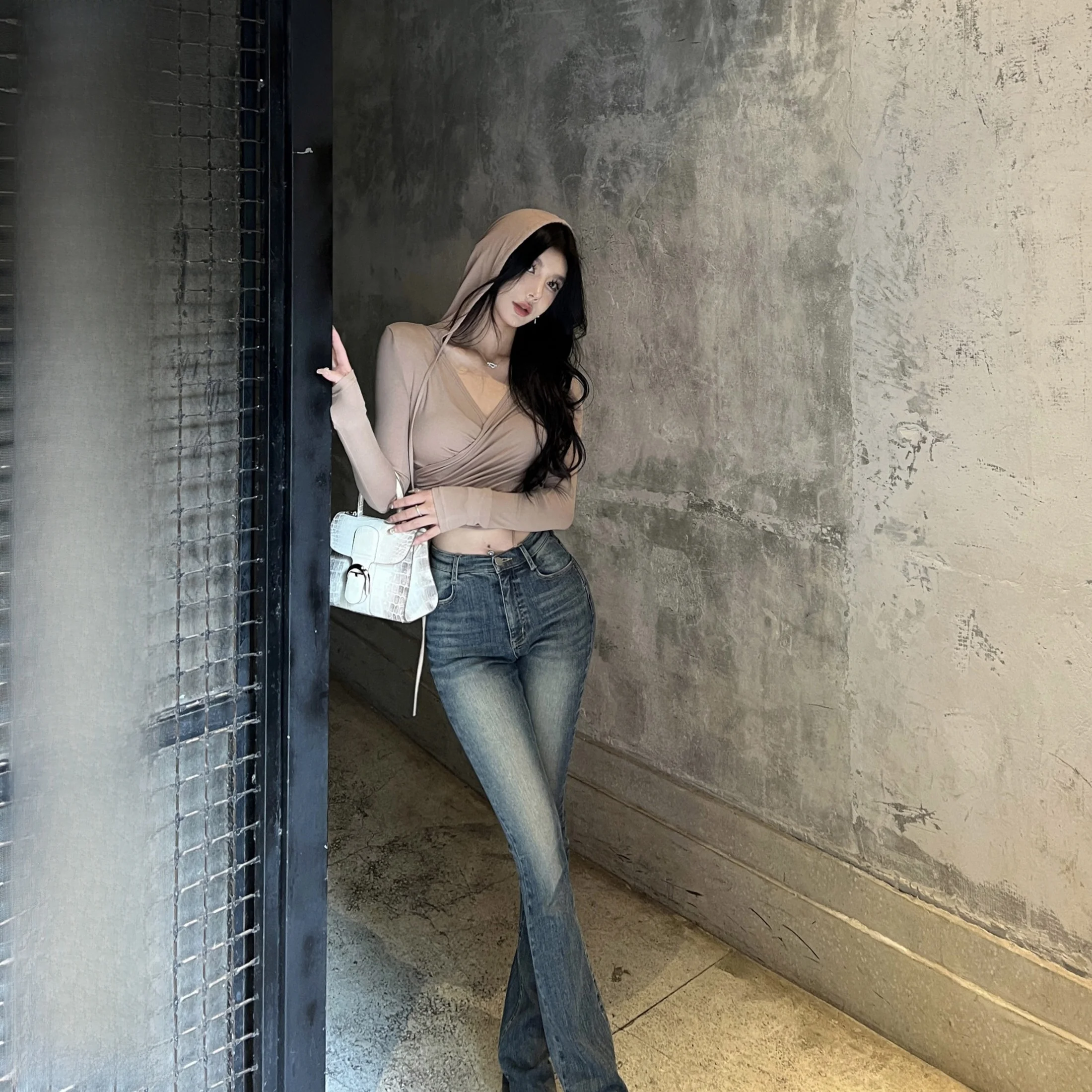 FBB Limit Autumn New Casual Long Sleeve T-Shirt Women's Cross V-Neck Slim Fit Versatile Top Cotton Polyester Elastic Fiber
FBB Limit Autumn New Casual Long Sleeve T-Shirt Women's Cross V-Neck Slim Fit Versatile Top Cotton Polyester Elastic Fiber