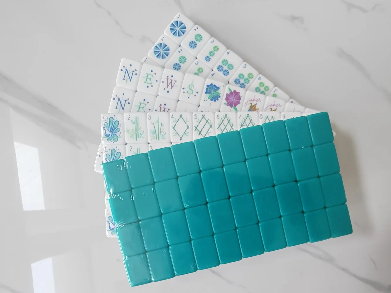 Hot Sale 4-Layer Acrylic Custom American Mahjong Set 160 Pcs Carved Mah Jongg Portable Travel Mahjong Game Tiles Surprise Gifts
Hot Sale 4-Layer Acrylic Custom American Mahjong Set 160 Pcs Carved Mah Jongg Portable Travel Mahjong Game Tiles Surprise Gifts