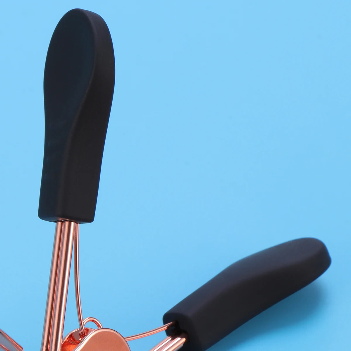Eyelash Curler Rose Gold Lash Curling Clip Makeup Tool Rubber Pad Anti Slip Flexible Spring Portable Beauty Enhancer For
Eyelash Curler Rose Gold Lash Curling Clip Makeup Tool Rubber Pad Anti Slip Flexible Spring Portable Beauty Enhancer For