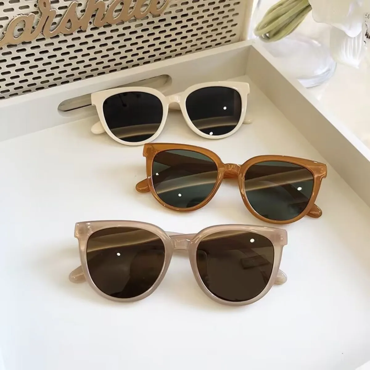 retro round sunglasses for women uv400 protection multi color frame trendy lightweight fashion glasses
retro round sunglasses for women uv400 protection multi color frame trendy lightweight fashion glasses