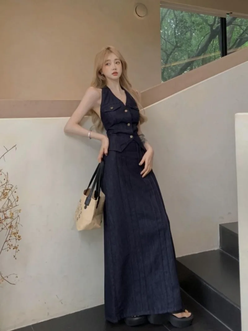 Fashionable backless short neck hanging vest top 2024 women's summer full hip skirt two-piece set
Fashionable backless short neck hanging vest top 2024 women's summer full hip skirt two-piece set