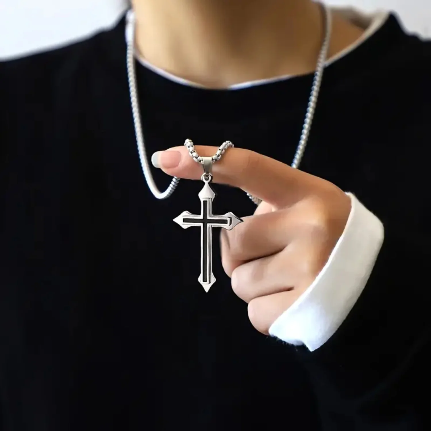 1pc Men's Criss Cross Necklace - Simple Fashion Sweatshirt Accessory Charm Jewelry - Birthday Gifts For Husband or Boyfriend - C
1pc Men's Criss Cross Necklace - Simple Fashion Sweatshirt Accessory Charm Jewelry - Birthday Gifts For Husband or Boyfriend - C