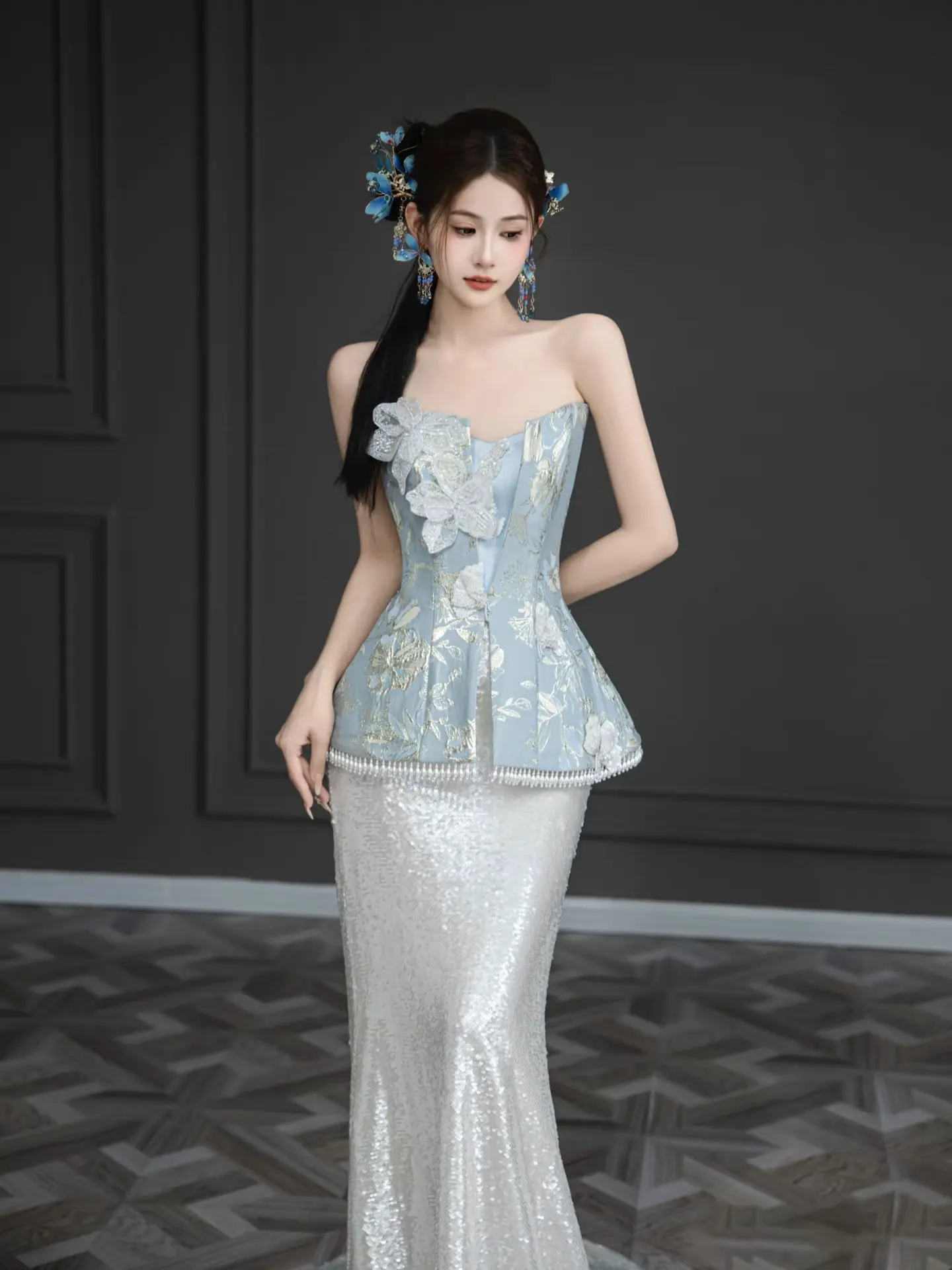 Ele Chinese Sle Fi Tail Evening Gown for Women Bridal ower Drinking Ceremony High End Sequin Strapl Morning Robe
Ele Chinese Sle Fi Tail Evening Gown for Women Bridal ower Drinking Ceremony High End Sequin Strapl Morning Robe