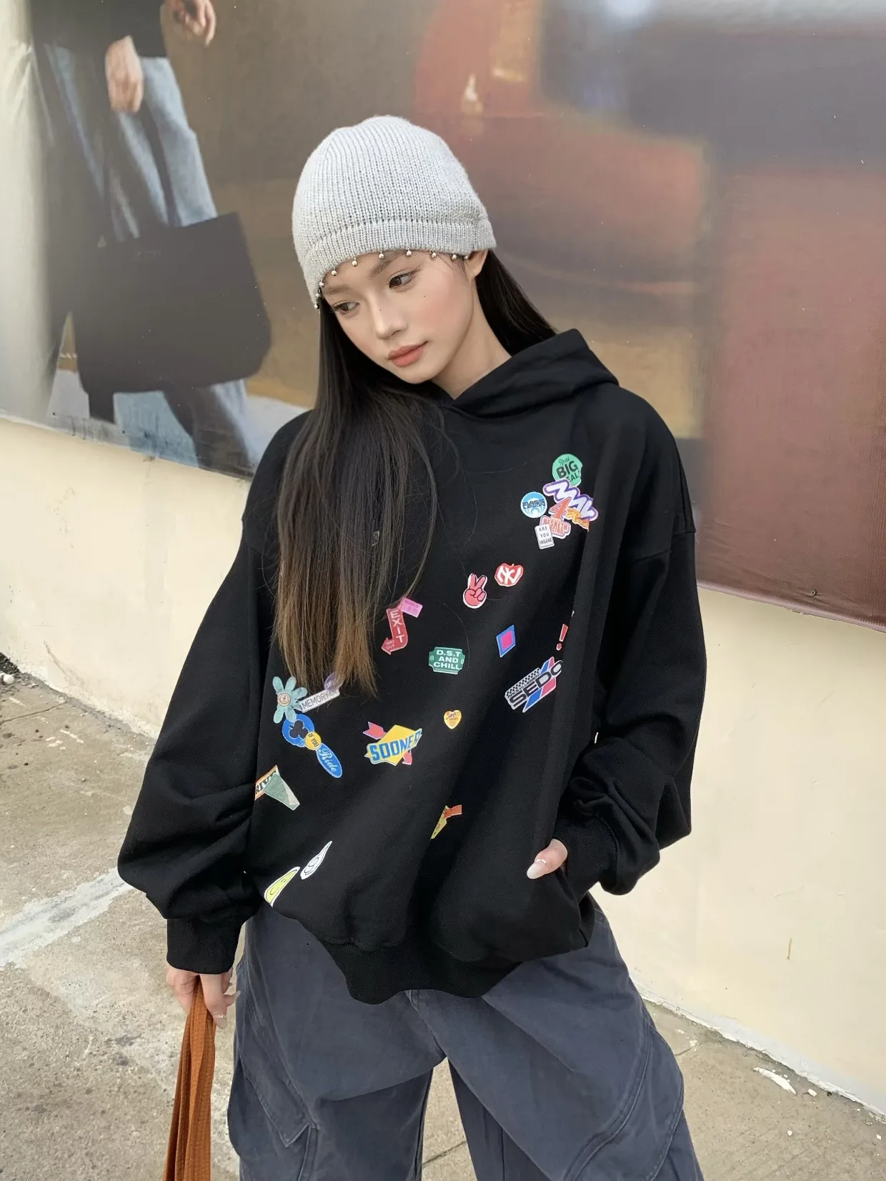 Ретро-американский худи-свитшот свободного кроя с принтом, повседневный, для пар, из смесового хлопка и полиэстера, с длинными рукавами и капюшоном
Ретро-американский худи-свитшот свободного кроя с принтом, повседневный, для пар, из смесового хлопка и полиэстера, с длинными рукавами и капюшоном