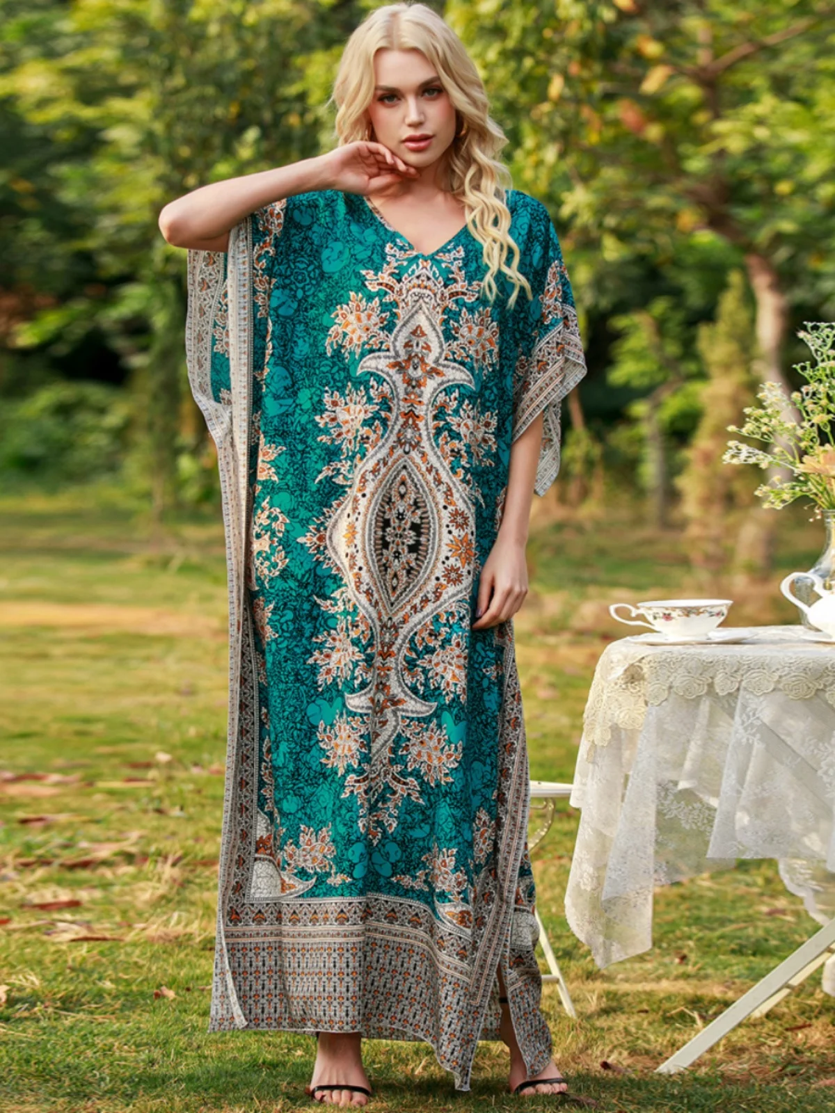 European and American New Women's Clothes Printed Dress Middle East plus Size Loose Robe Seaside Holiday
European and American New Women's Clothes Printed Dress Middle East plus Size Loose Robe Seaside Holiday