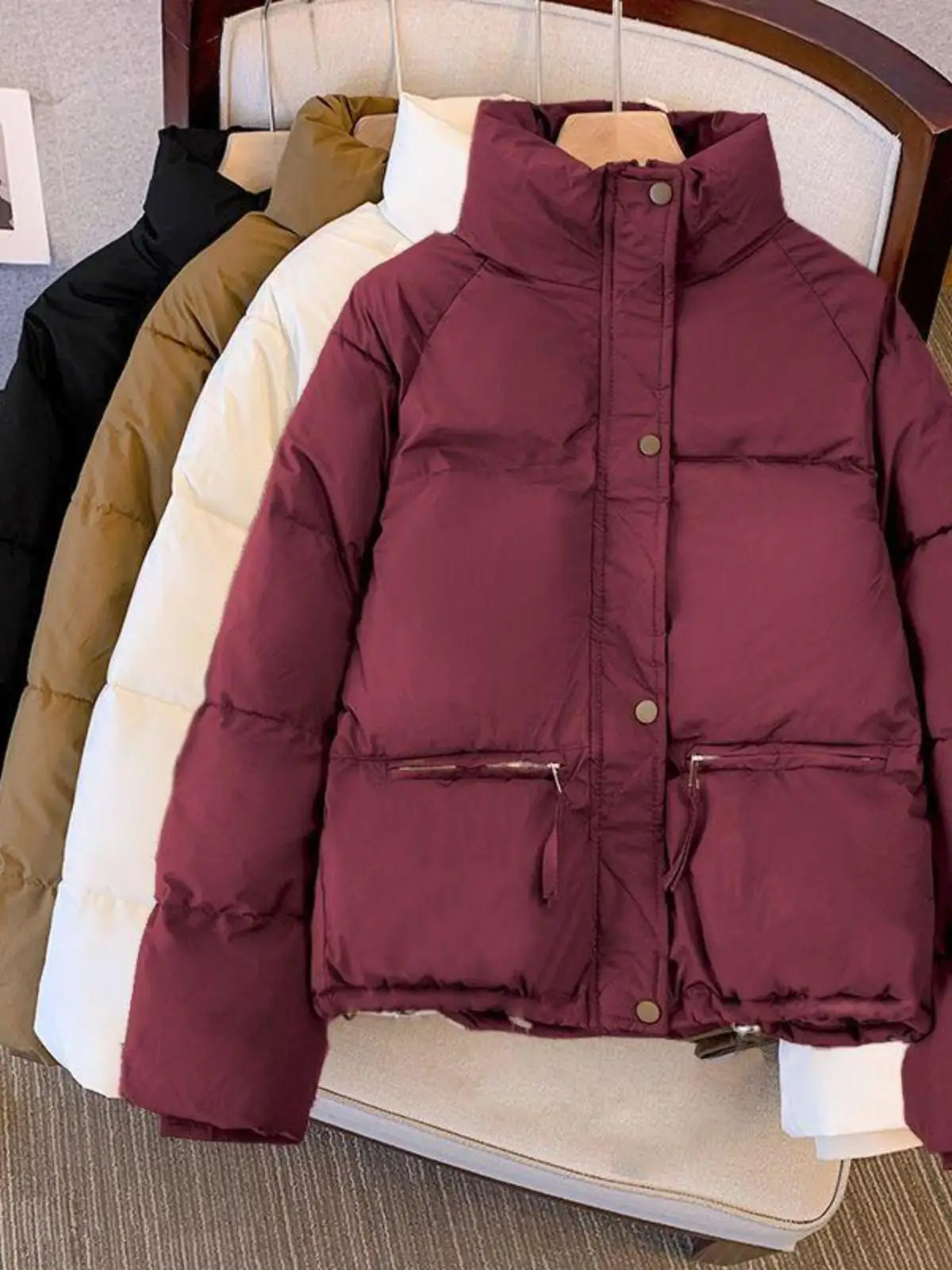 Thickened Lightweight Warm Cotton Jacket Women's 2024 Winter New Korean Style Bread Cotton Coat Short Multi-piece Set
Thickened Lightweight Warm Cotton Jacket Women's 2024 Winter New Korean Style Bread Cotton Coat Short Multi-piece Set