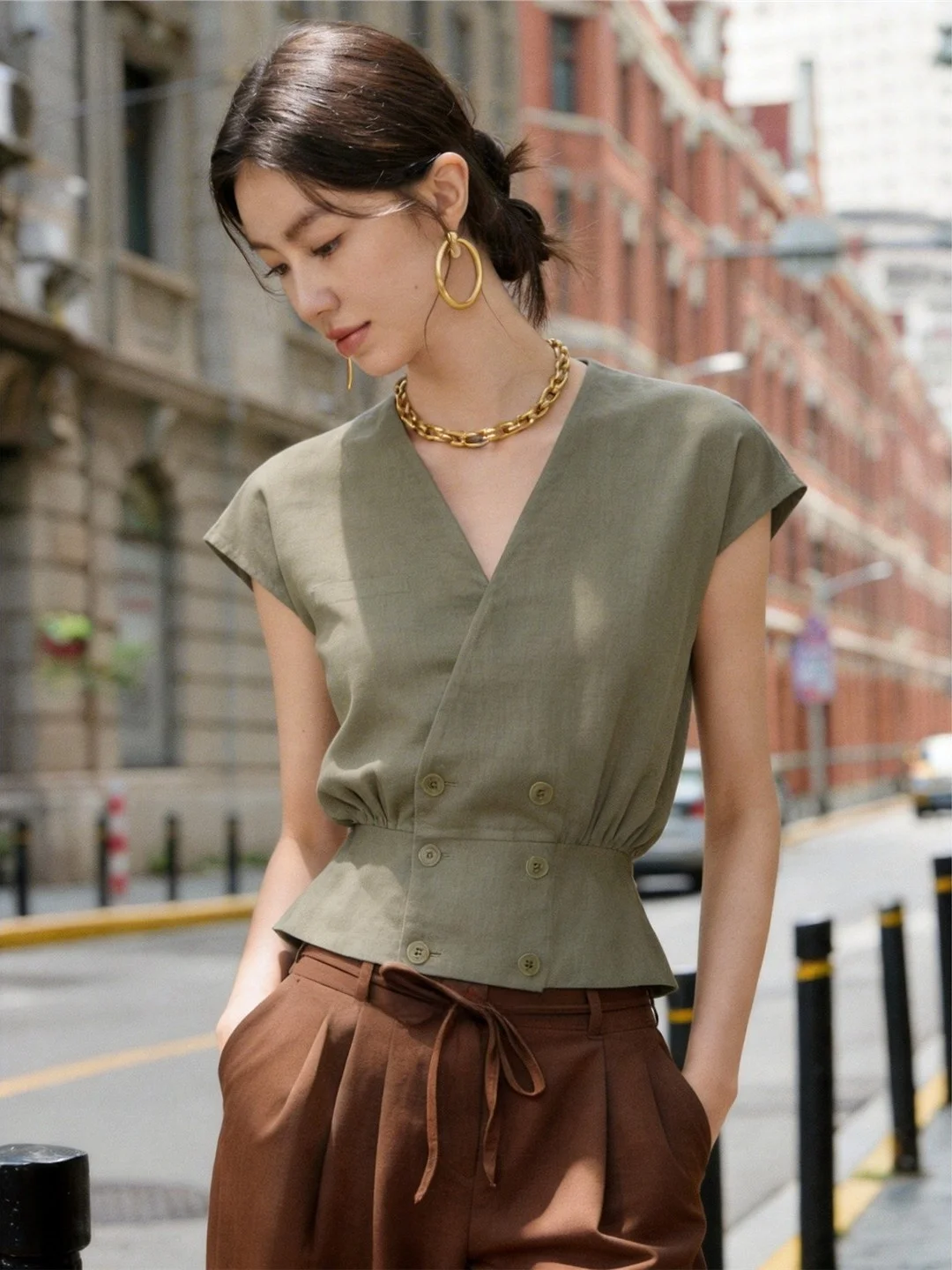 Oule Simple Style Women's Shirt V-Neck Short Sleeve Waist-Cinching Double Buttoned Versatile Top Summer Fashion Ladies' Clothing
Oule Simple Style Women's Shirt V-Neck Short Sleeve Waist-Cinching Double Buttoned Versatile Top Summer Fashion Ladies' Clothing